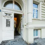 Sunny One Bedroom Flat With National Museum View