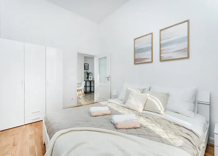Sunny One Bedroom Flat With National Museum View