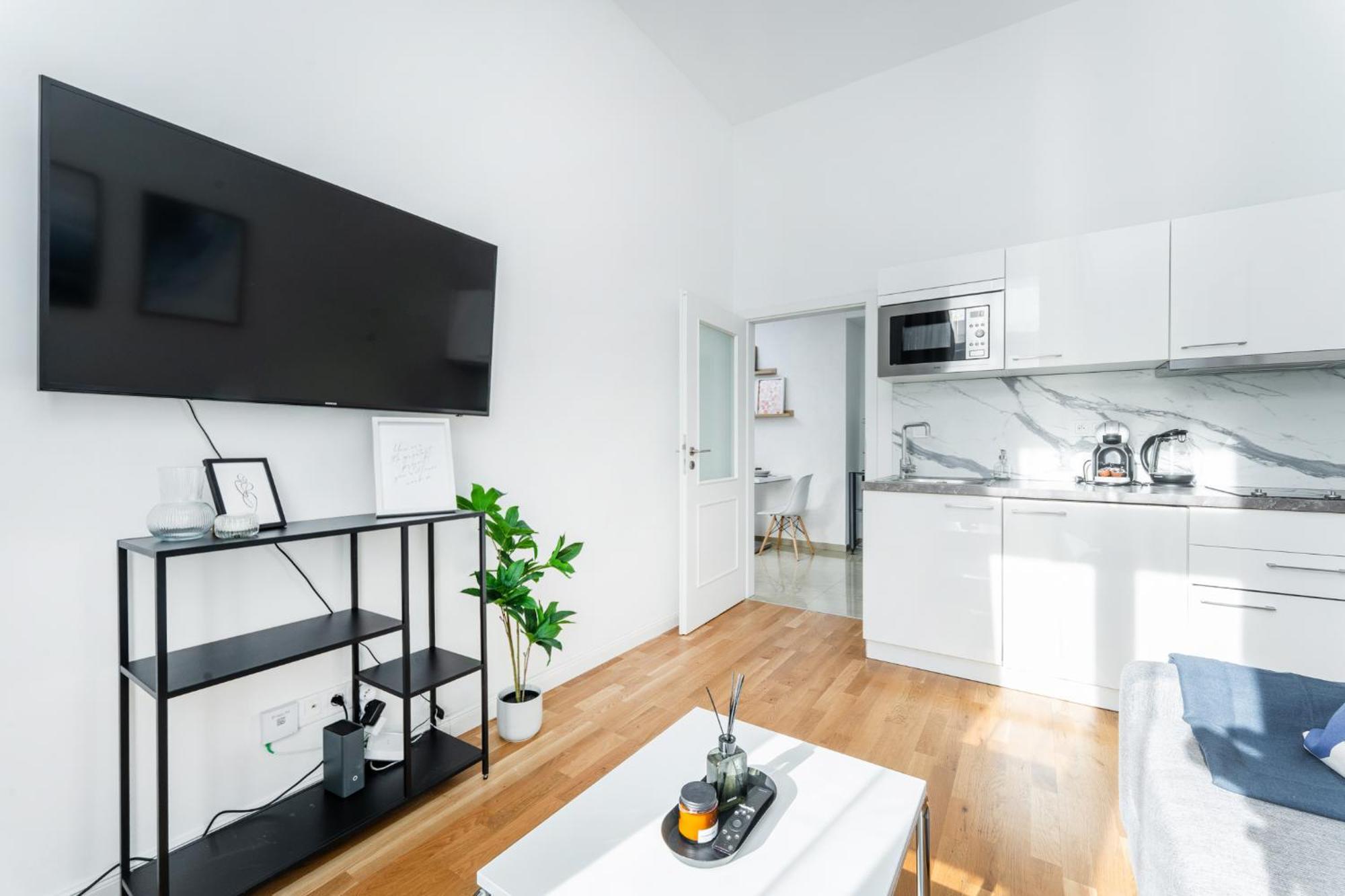 Sunny One Bedroom Flat With National Museum View * Praga
