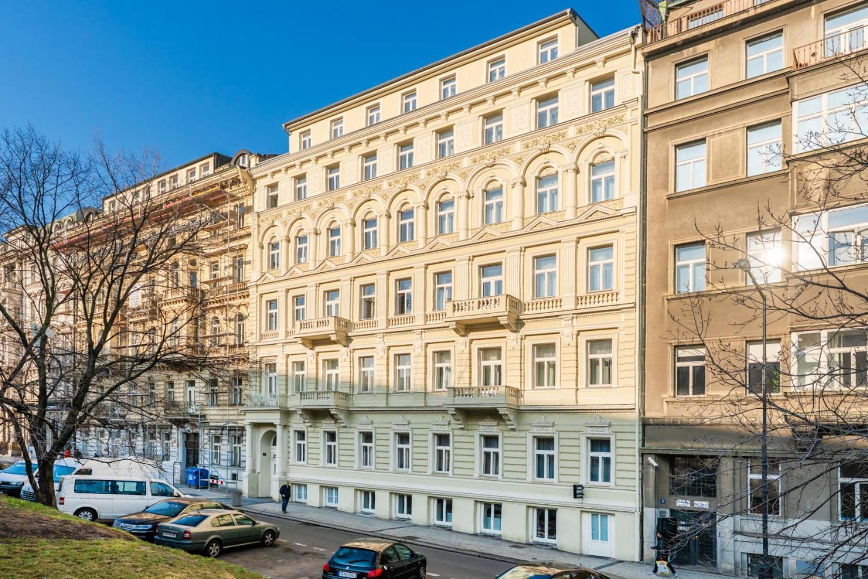 Sunny One Bedroom Flat With National Museum View Appartamento Praga