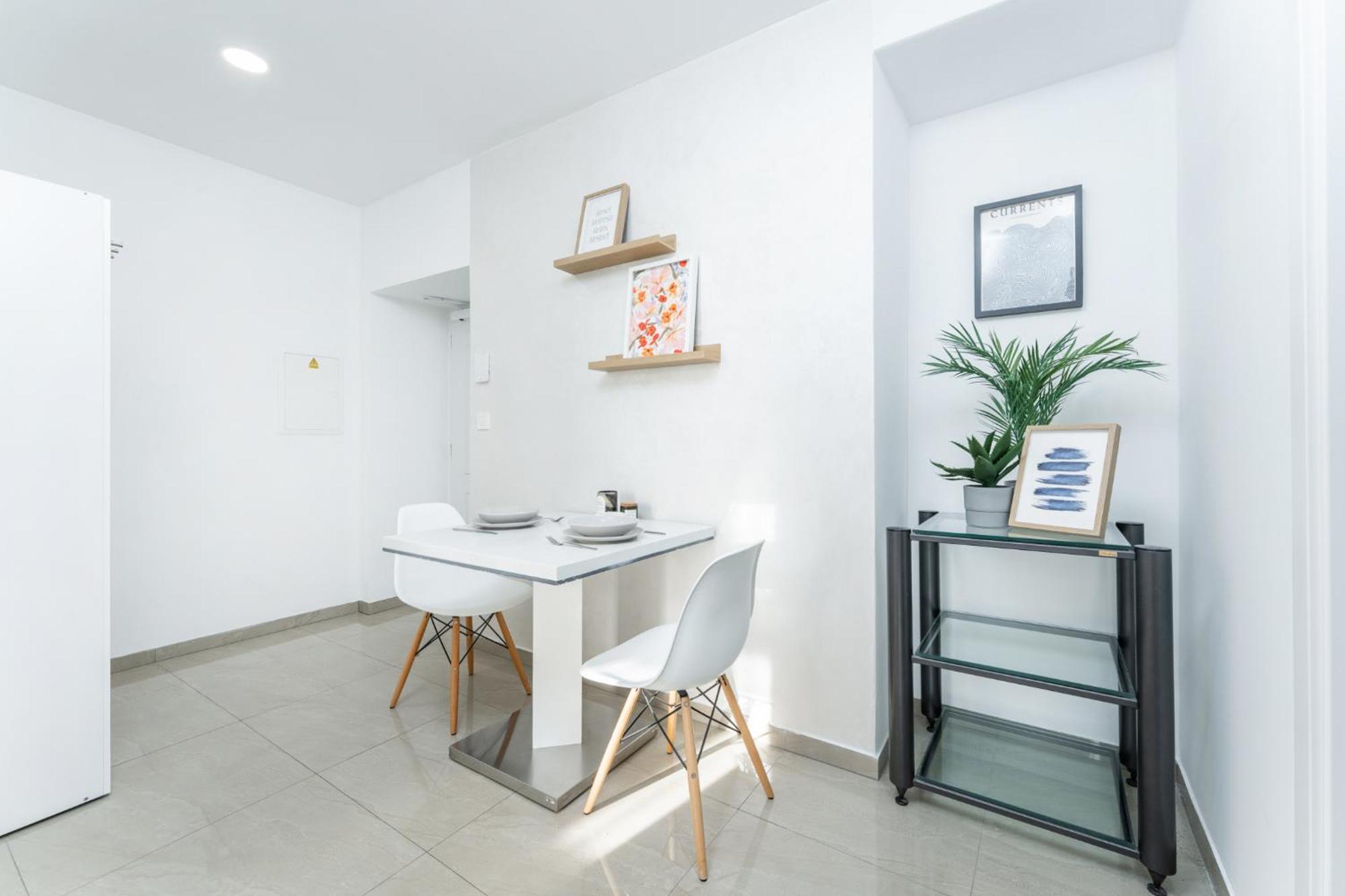 Sunny One Bedroom Flat With National Museum View Appartamento Praga