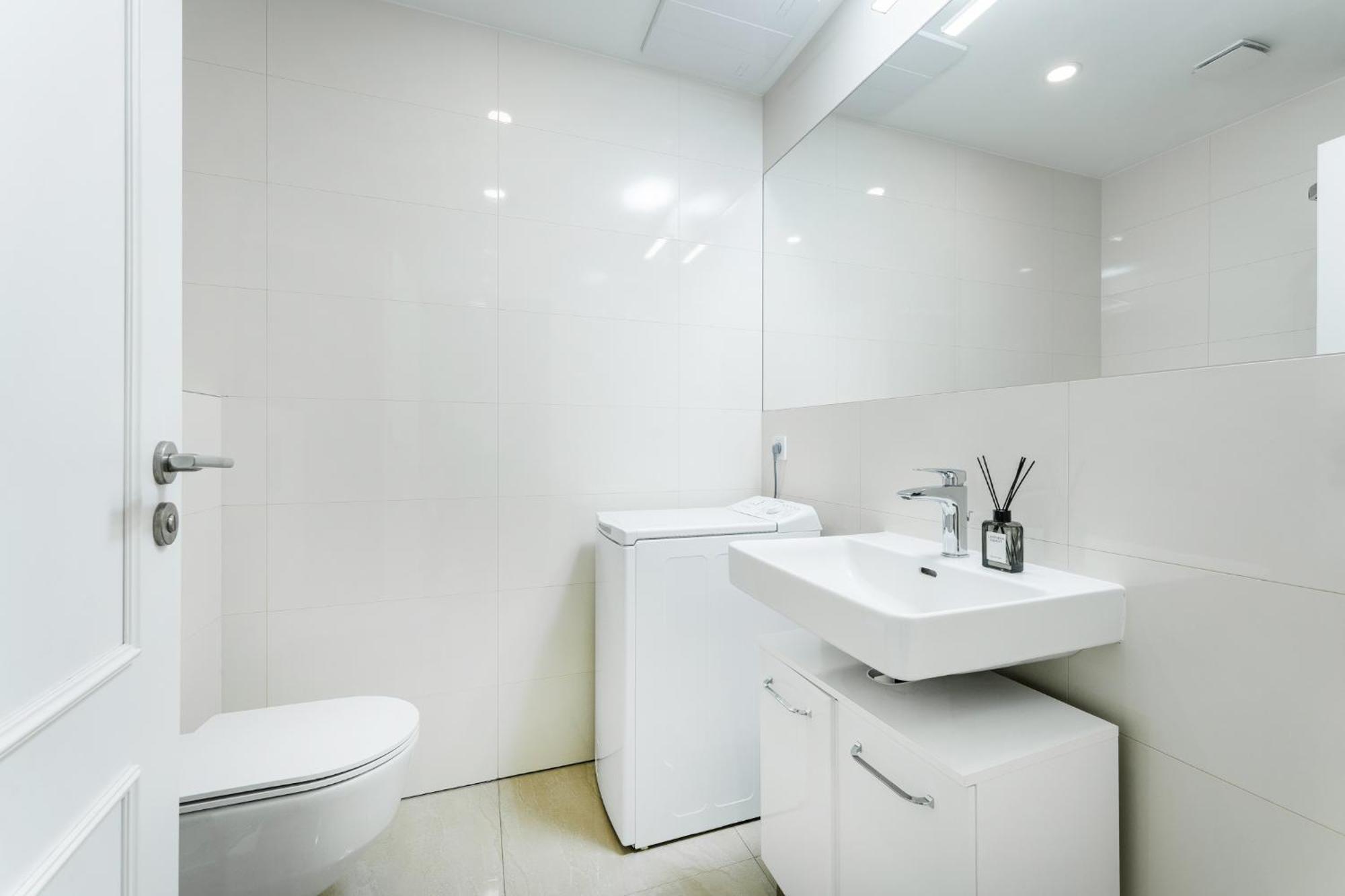 Sunny One Bedroom Flat With National Museum View *