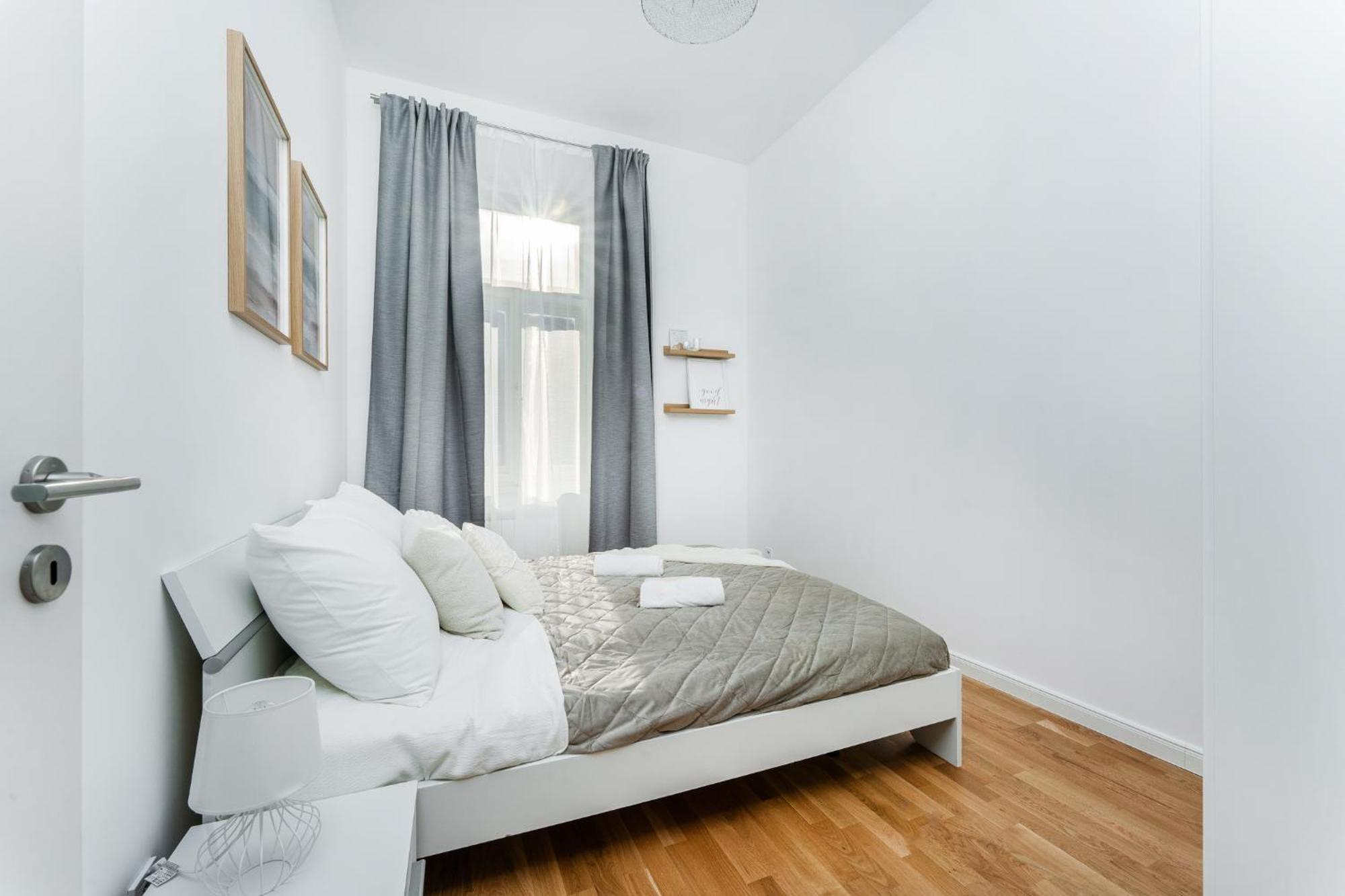 Sunny One Bedroom Flat With National Museum View *