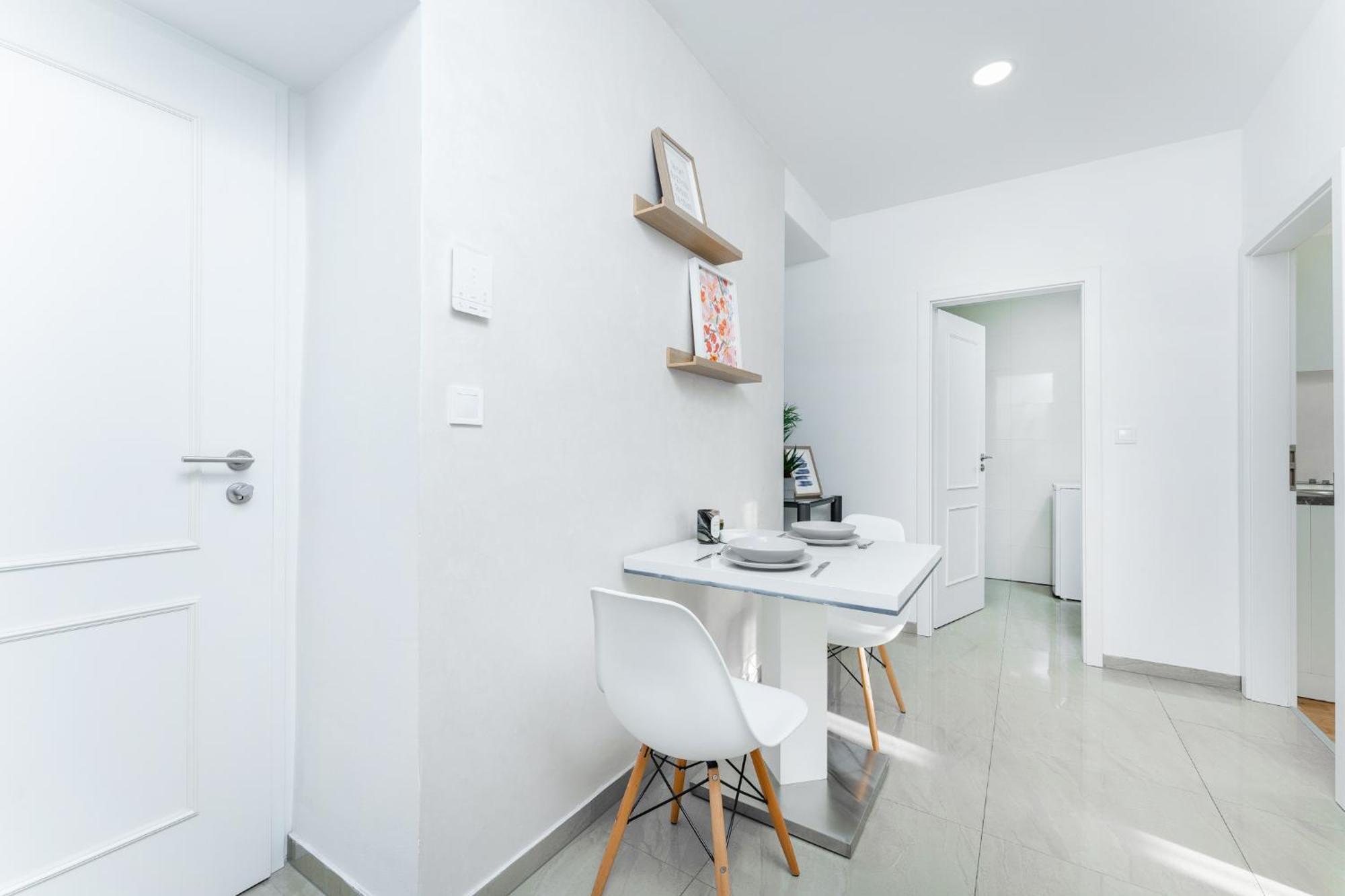 Sunny One Bedroom Flat With National Museum View Praga