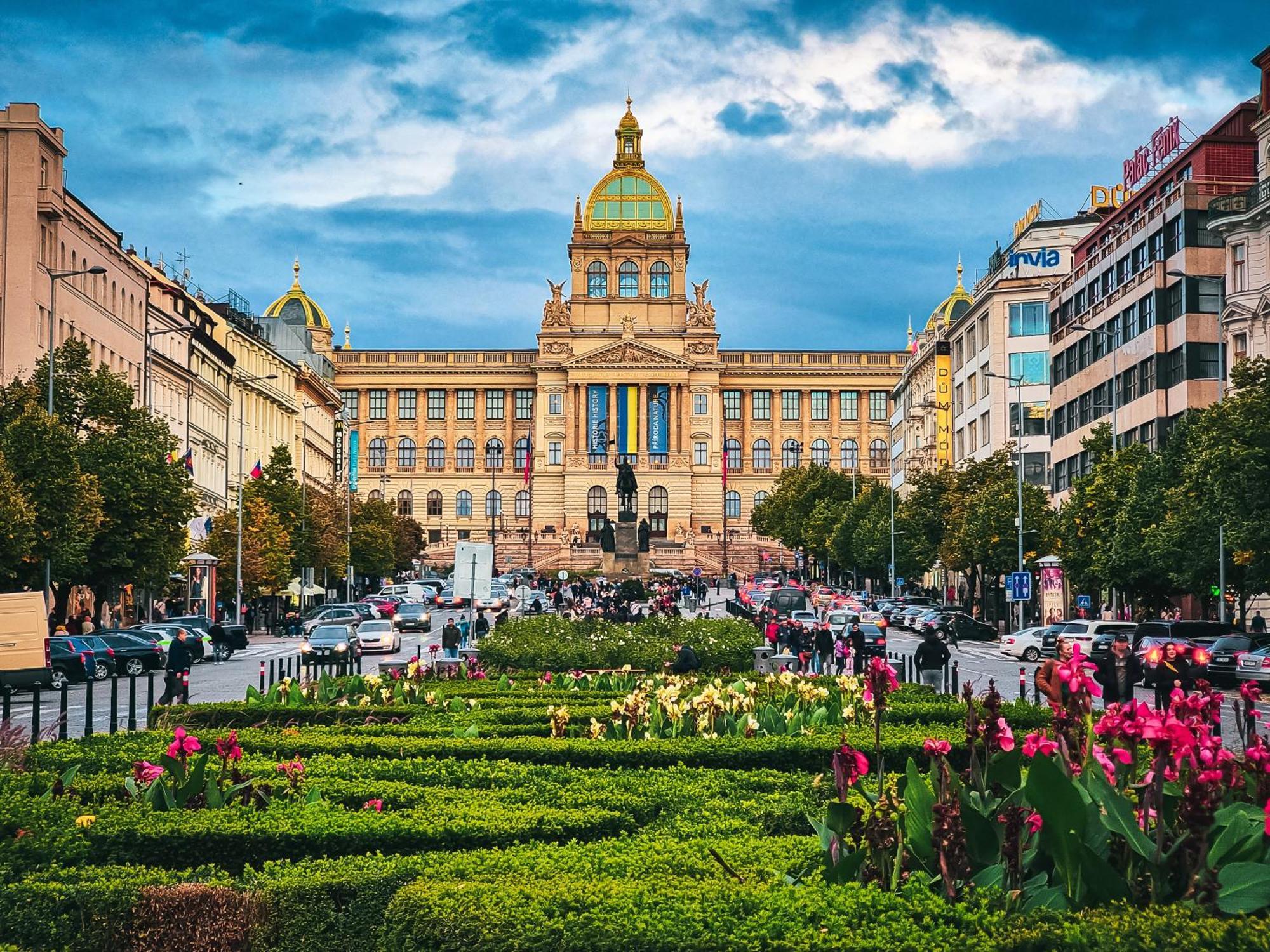 Sunny One Bedroom Flat With National Museum View *